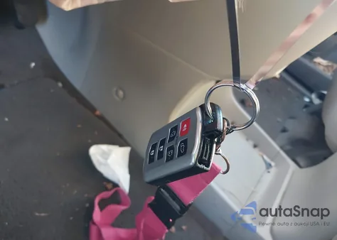 2015 Toyota Sienna Xle 8 Passenger z USA, uszkodzony, nr VIN 5TDYK3DC6FS590035